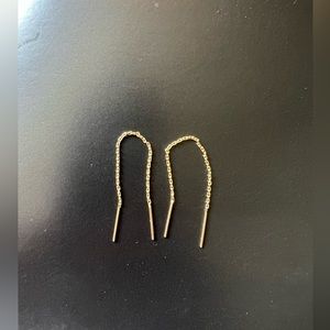 18K yellow gold threader earrings. Stamped.